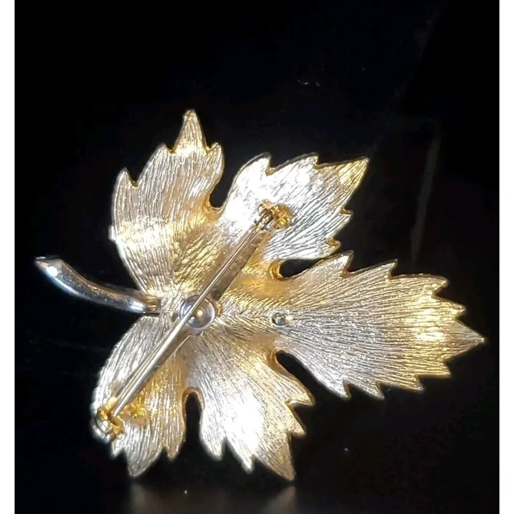 Vintage Goldtoned 2.5